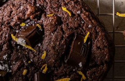 Φτιάχνουμε υγιεινά cookies μαύρης σοκολάτας και πορτοκαλιού