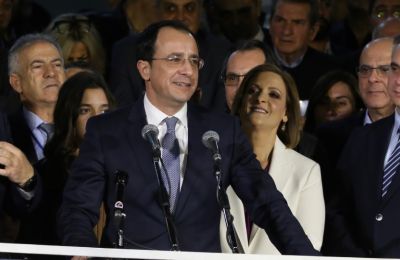 Το σύνολο που επέλεξε η Καρσερά στην πρώτη της εμφάνιση ως Πρώτη Κυρία