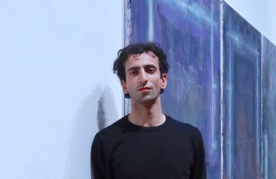 Γιάννης Αριστοτέλους, «formaldehyde/atoms/atoms /artery/ hydrogen peroxide on slits/ light/ light/absence», λάδι σε καμβά, Εθνικό Κέντρο Τεχνών Τόκυο (The National Art Center Tokyo), Ιαπωνία, 2023.