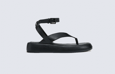 Φλατ σάνδαλα €39.99 από Stradivarius