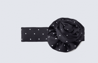 Choker με λουλούδι από Zara