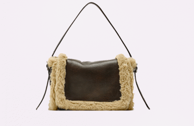 Faux shearling crossbody τσάντα €39.95 από Zara