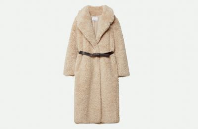 Oversized faux fur παλτό €95.99 από Stradivarius