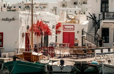 Photo by @Barbarossa_paros on Instagram