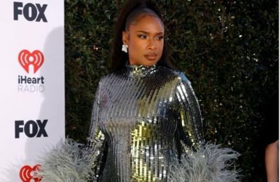 Sparkly and feathery look 