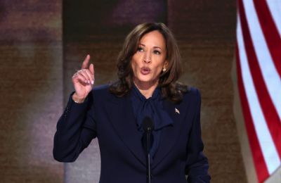 Σε νέο στυλιστικό era η Kamala Harris