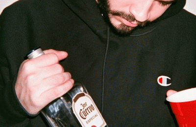 10 στρατηγικές και συμβουλές για να μείνετε sober