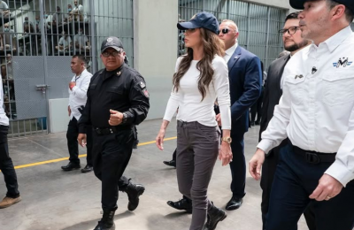 Η προκλητική περιοδεία της Νόεμ στη φυλακή με Rolex και βλεφαρίδες 