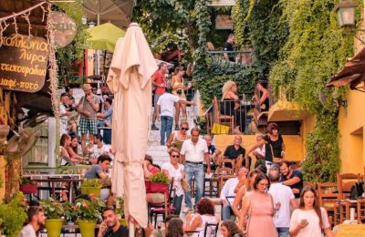 16 εικόνες των χρηστών από το εμβληματικό «Γιασεμί» στην Πλάκα