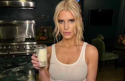 Γιατί η Jessica Simpson πίνει σπέρμα φιδιού;